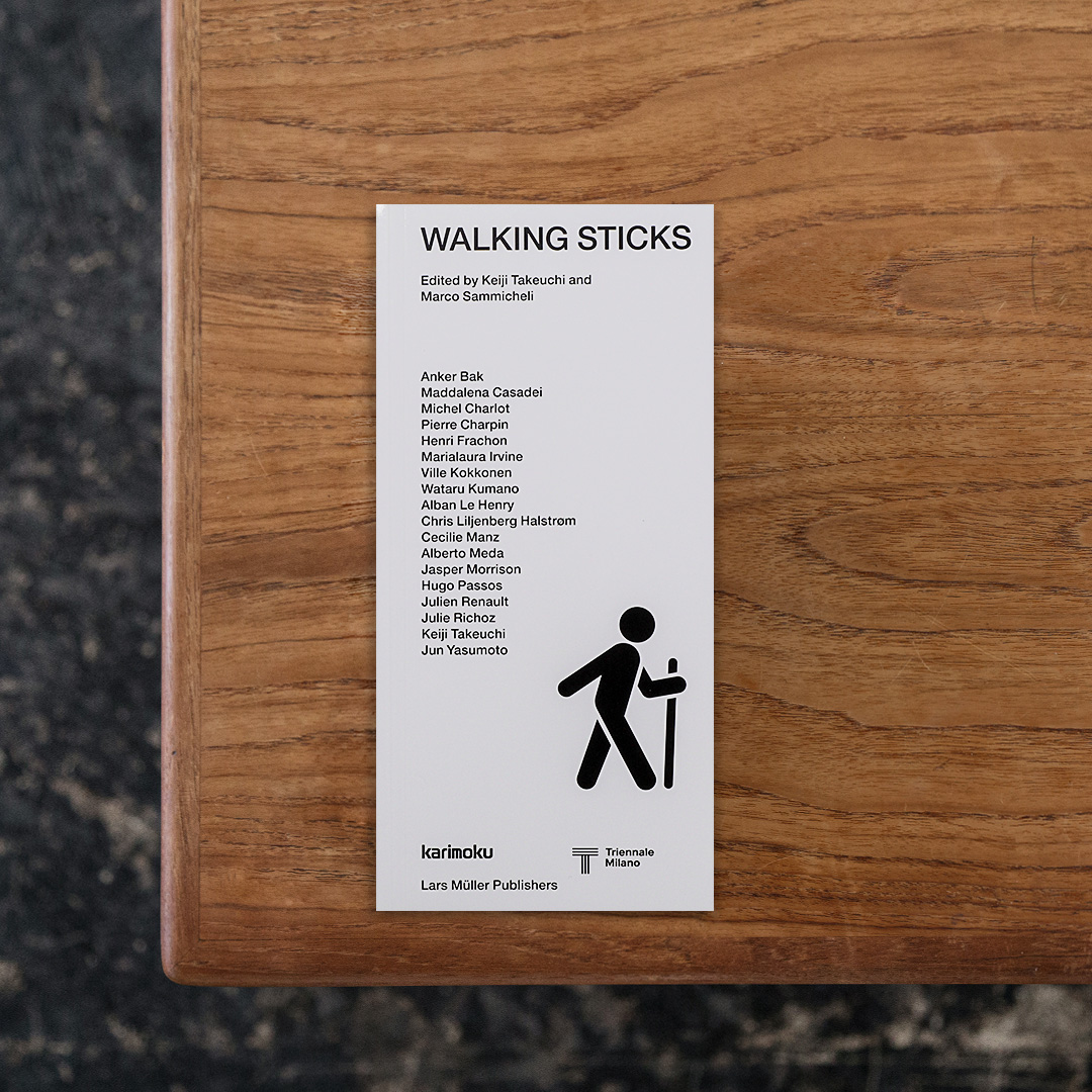 これまでの人類の歴史の中で「杖」が担ってきた役割や実用性、象徴性といった要素を示すことで、現代社会での「杖＝高齢者が持つもの」というイメージを払拭し、杖に新しく創造的な役割をどのように付与できるのかについて考察した展示「walking sticks & canes」の概要を、杖の形になぞらえた縦長の判型でまとめたモノグラフ。
本展はミラノデザインウィーク2024の期間に合わせて同年のミラノ・トリエンナーレの会場内で開催されたもので、会場においては企画とキュレーションを担当した武内経至をはじめ、Jasper Morrison（ジャスパー・モリソン）やAnker Bak（アンカー・バック）など国内外の計18名のデザイナーが自由な発想でデザインした杖が一人一本ずつ紹介されました。
本書ではそれぞれのデザイナーが手がけた杖に関する概要をイタリアの写真家・Miro Zagnoli（ミロ・ザニョーリ）が撮影した写真とともに掲載するほか、ミラノ・トリエンナーレのデザイン/ファッション/クラフト部門を担当するキュレーターでデザイナーのMarco Sammicheli（マルコ・サンミケリ）によるエッセイも合わせて収録。
一冊を通じて杖の持つ機能美とその文化的意義が解き明かされています。

#WalkingSticks#LarsMüllerPublishers#graphic#photo #photograph #designbook #artbook #photobook #photographer#design#art