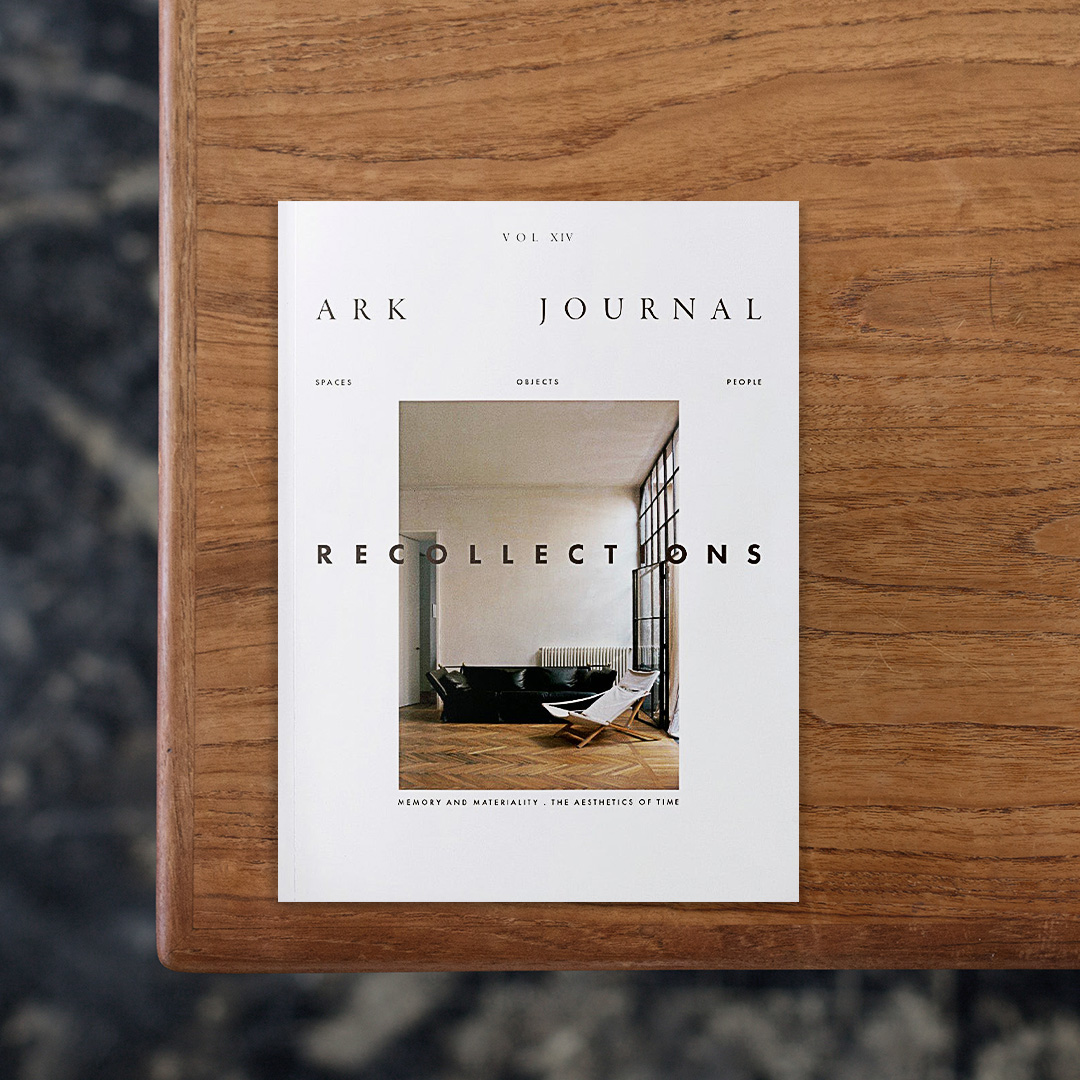 ARK JOURNAL VOLUME XIV AUTUMN/WINTER 2025/26（Cover A/B/C）
スカンジナビア発、年二回刊行のインテリア雑誌『 ARK JOURNAL』の第14号。
2019年にインテリア雑誌のエディター、スタイリストを長年勤めるメッテ・バーフォードが創刊した本誌は、「私たちの周りの空間、そこに置くオブジェクト、そのオブジェクトの作り手」をテーマに掲げており、建築やデザイン、アートがもたらす相互作用について北欧の価値観や美学を通してフォーカスしています。
本号のテーマは「回顧、追憶、記憶（recollections）」。過去と現在、記憶と再生の関係を建築とデザインの文脈から探っています。
フランスの田舎に残る石造りの歴史的建築物の再生、新旧が混在する都市ジョージア・トビリシのインテリアとクラフト文化、ニューヨークのギャラリー兼住居など世界各地の空間を紹介。
過去の痕跡をいかに継承し、新しい価値へと変容させるか。北欧ミニマリズムの中に、不完全さや記憶の揺らぎを受け入れる姿勢が感じられます。

#ARKJOURNALVOLUMEXIVAUTUMN/WINTER2025/26#ARKJOURNAL#graphic#photo #photograph #designbook #artbook #photobook #photographer#design#art