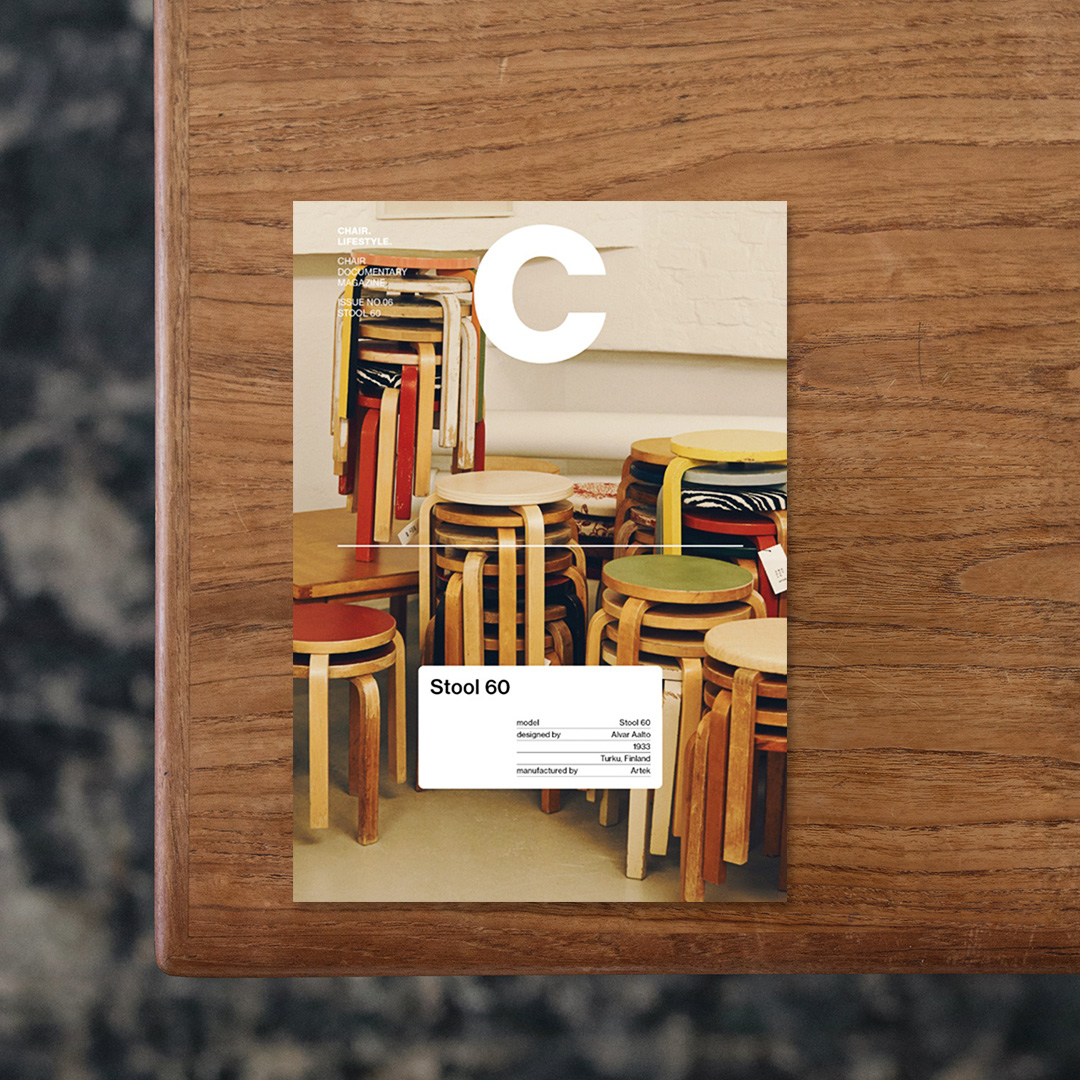 毎号1つのブランドを掘り下げるドキュメント誌『Magazine B』の派生で創刊された、ライフスタイルをはじめ、様々な角度から一脚の椅子とそのデザイナーについて取り上げるシリーズ『Magazine C』。
第6弾となる本誌では、フィンランドの建築家・Alvar Aalto（アルヴァ・アアルト）が、1933年に考案した「Stool 60」に着目。
日常的に「Stool 60」を愛用しているRonan Bouroullec（ロナン ブルレック）や皆川明のインテリア訪問とインタビューを導入に、生みの親であるアアルトの人物像とデザイン、そしてヘルシンキ郊外の自邸の様子のほか、イギリスのfinmar社での製造など幅広いバリエーションが存在する「Stool 60」の年代ごとの特徴と見分け方も掲載。
さらに製造販売を手がけるアルテック社が2023年に創業90周年を迎えたことを機に協働したイタリアのデザインスタジオ・Formafantasma（フォルマファンタズマ）による考察も収録し、根底は変わらぬまま新たな要素を取り入れて発展を遂げる「Stool 60」の未来が示されています。

#MagazineCNO6Stool60#BMediaCompany#graphic#photo #photograph #designbook #artbook #photobook #photographer#design#art