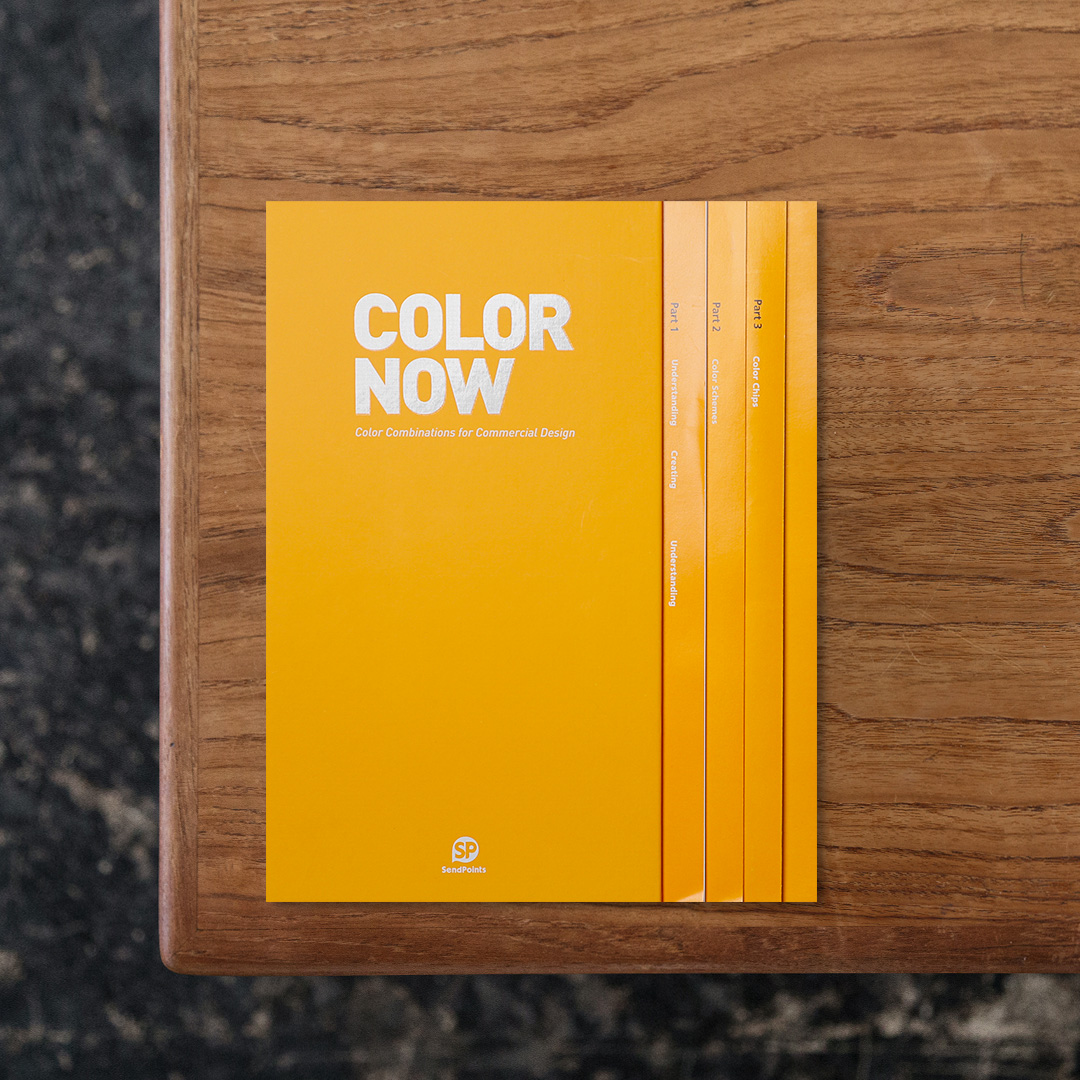 現代のグラフィックデザイン、ビジュアルコミュニケーション、ブランディングの現場において、「色」がどのように活用され、意味や体験を生み出しているのかについて多角的に捉えた一冊。
色彩の現在進行形の実践＝NOWに焦点を当て、世界各地のデザイン事例を通して解説する。本書で紹介しているプロジェクトは情報を整理する、空間や画面にリズムを与えるといった機能的・構造的な役割を色が担っており、デザインの骨格として組み込まれていることが示されています。
また、デジタルスクリーンでの再現性や印刷物との色の差異など現代的なメディア環境を前提に設計されており、RGBの鮮やかさと印刷物としての物質感がどのように調整されているかという点についても掘り下げた、現在のデザインシーンの色の使われ方を実例を通して体感的に読み解くビジュアル・リファレンス。

#COLORNOW#SendPointsPublishing#graphic#photo #photograph #designbook #artbook #photobook #photographer#design#art