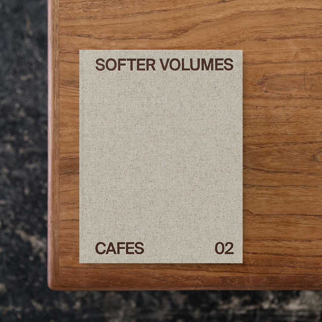 Softer Volumes: Cafés Vol. 02

目的意識の高いデザインと、豊かな旅の体験の探求を掲げるオーストラリアのインディペンデント系出版社Softer Volumesによるアジア、ヨーロッパ、アメリカ大陸、オセアニアなど世界25カ国以上、50店舗のコーヒーショップを厳選して紹介した一冊。240ページにわたって展開されるのは、都市ごとの個性とコーヒーをめぐる日常の風景。
ミニマルな静けさから温度のある空間まで、デザインと文化が交差するカフェの魅力を都市ごとのデザイン傾向や空間の特徴を横断的に参照できる構成となっている。 コーヒーテーブルブックとして、部屋に置くインテリアとして視覚的にも楽しむことができます。

#SofterVolumes:CafésVol.02#SofterVolumes#graphic#photo #photograph #designbook #artbook #photobook #photographer#design#art