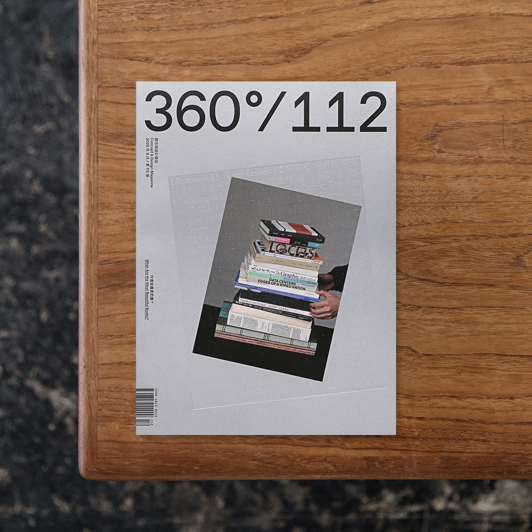 Design360° no.112 What Are the Most Beautiful Books?

「Design360°」は2005年に創刊された中国発のバイリンガルデザイン誌。グラフィック、プロダクト、建築、出版、視覚文化など幅広い領域を横断しながら、世界各地のデザイナーやクリエイティブシーンを独自の視点で紹介しています。
第112号のテーマは「What Are the Most Beautiful Books?」。古典的な装丁本から現代の実験的な出版物まで、「美しい本」とは何かという問いを出発点に、本というメディアにおける美の基準や価値観を探っています。
特集では、ブックデザイナーや出版社、印刷・製本に携わる人々への取材を通して本の美しさを形づくる多様な要素を検証。造本設計やタイポグラフィ、紙、印刷、製本に加え、読書体験やコンセプト、時代背景など本を「美しい」と感じる要因について多角的に考察しています。

#Design360°no.112WhatAretheMostBeautifulBooks?#Design360°#graphic#photo #photograph #designbook #artbook #photobook #photographer#design#art