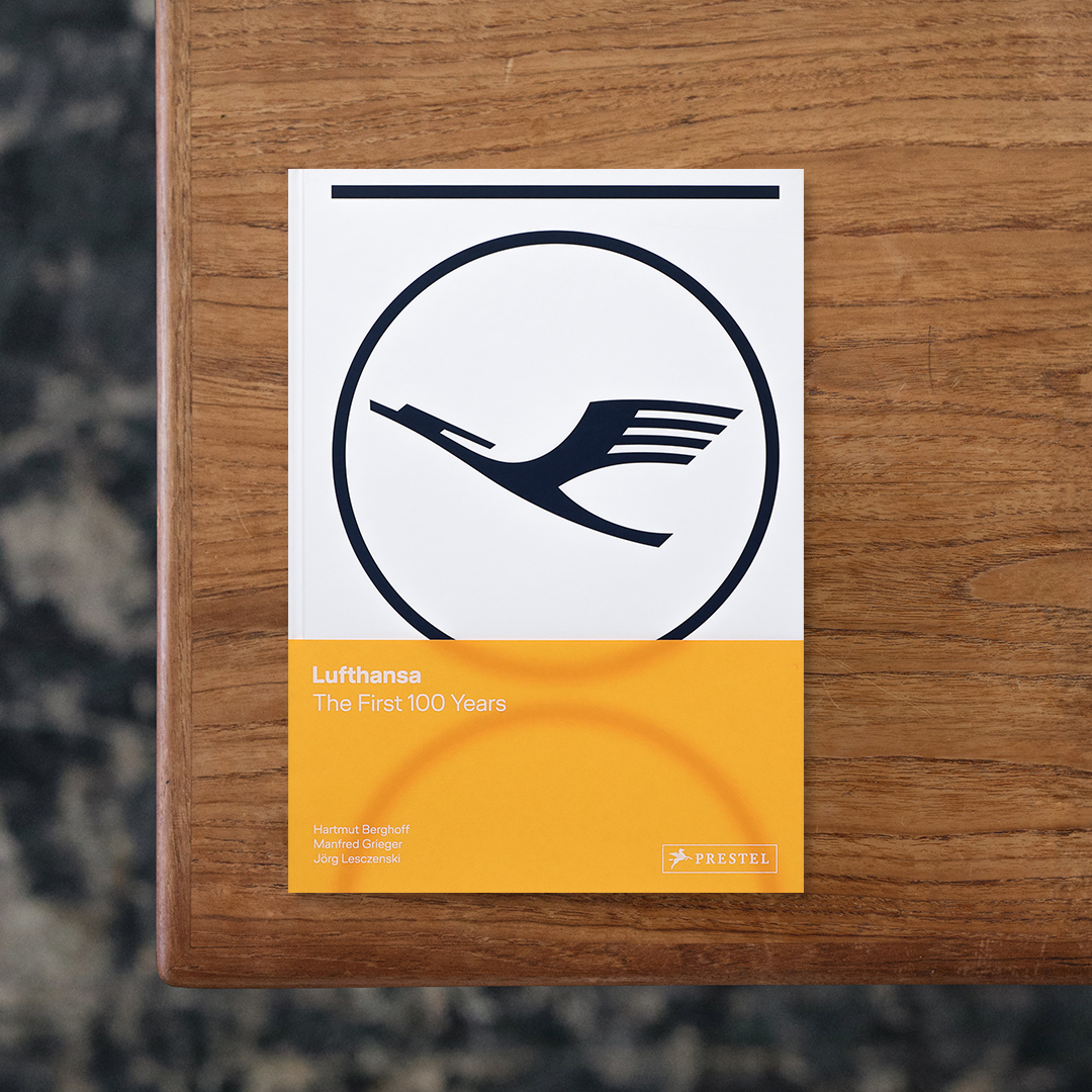 Lufthansa - The First 100 Years

ドイツの航空会社、Lufthansa（ルフトハンザ）100年の歴史を紐解く一冊。
1926年の創業から航空産業の発展、ナチス時代、第二次世界大戦後の再建、そして世界的な航空会社へと成長するまでの軌跡を新たに公開された社内アーカイブ資料をもとに辿っています。
政治・経済・技術的な背景のほか、ルフトハンザというブランドを形成してきたデザインの変遷にも焦点を当てています。なかでも1960年代に導入されたコーポレート・アイデンティティは大きな転換点となりました。Otl Aicher（オトル・アイヒャー）とウルム造形大学の思想を背景に構築されたデザインシステムは、ロゴ、機体、制服、広告、サインに至るまで一貫した視覚言語を確立。機能性と合理性を重視したグラフィックは、20世紀を代表する企業デザインのひとつとして現在も高く評価されています。
歴史的な航空機、技術開発、国際展開における重要な出来事、さらに企業の方向性を形づくった日々の運営にも焦点を当て、貴重な写真、広告資料、社内文書を通して、ルフトハンザの100年とブランド形成の過程を紹介しています。

#Lufthansa-TheFirst100Years#OtlAicher#Prestel#graphic#photo #photograph #designbook #artbook #photobook #photographer#design#art